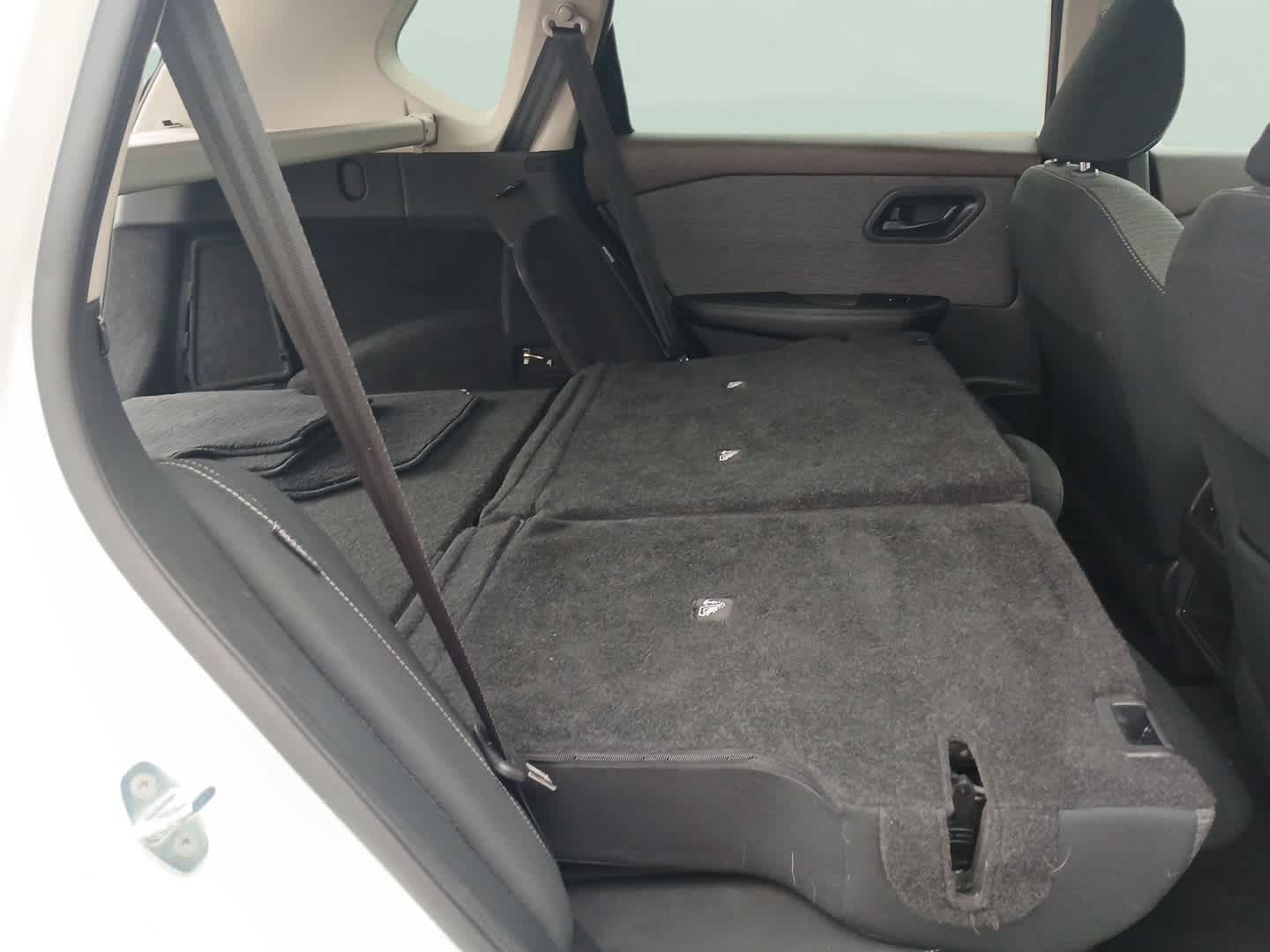 2022 Nissan Rogue S photo 33