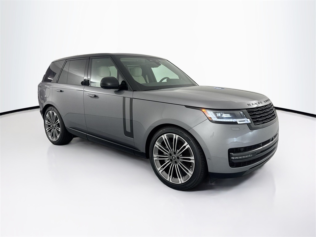 2025 Land Rover Range Rover SE photo 3