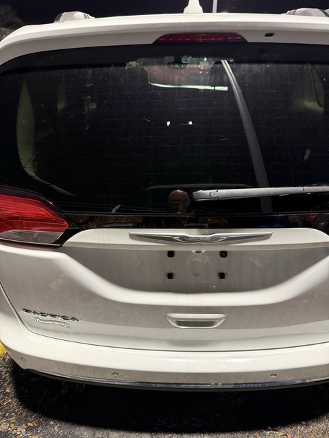 2017 Chrysler Pacifica Touring L photo 2