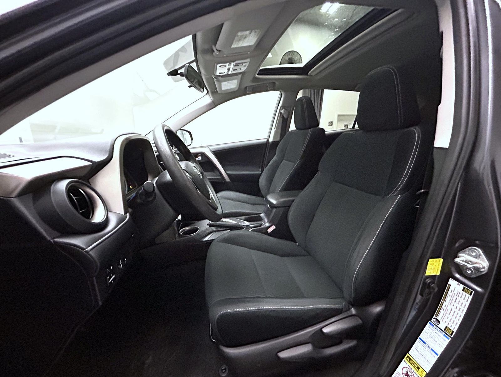 2015 Toyota RAV4 XLE photo 10