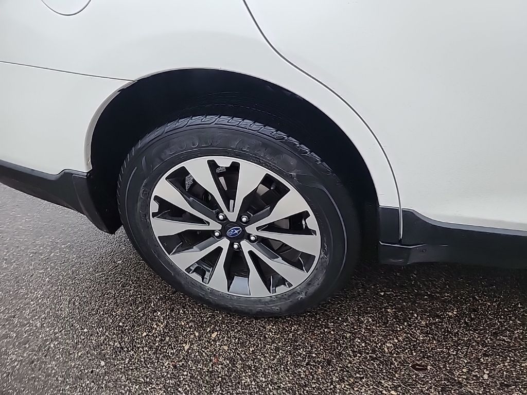 2017 Subaru Outback 2.5i Limited photo 3