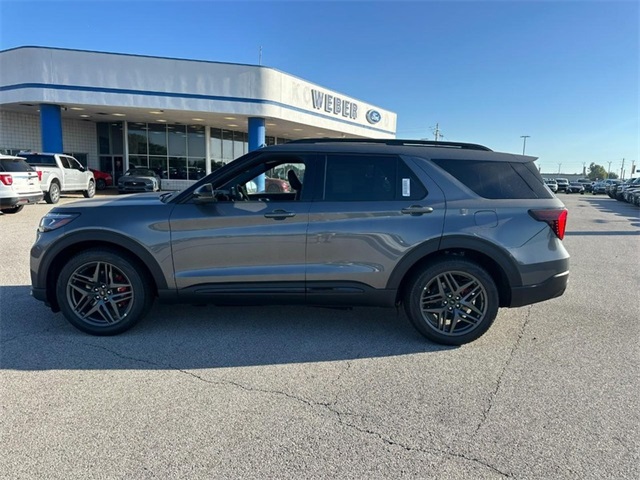 2025 Ford Explorer ST photo 2