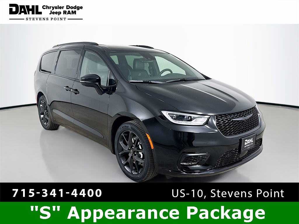 2026 Chrysler Pacifica Limited's photo