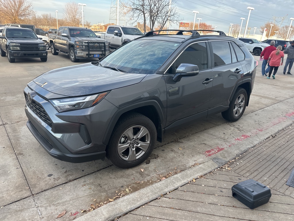 2022 Toyota RAV4 XLE's photo