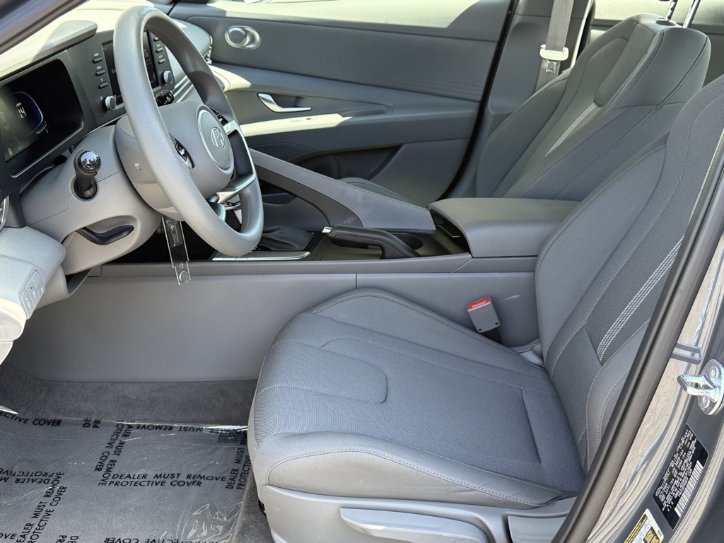 2025 Hyundai Elantra SE photo 11