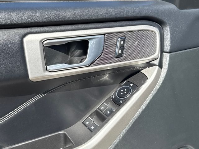 2023 Ford Explorer XLT photo 6