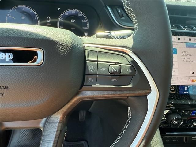 2025 Jeep Grand Cherokee Limited photo 10