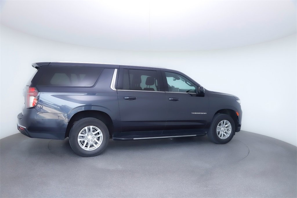 2023 Chevrolet Suburban LT photo 8