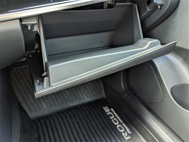 2025 Nissan Rogue SV photo 20