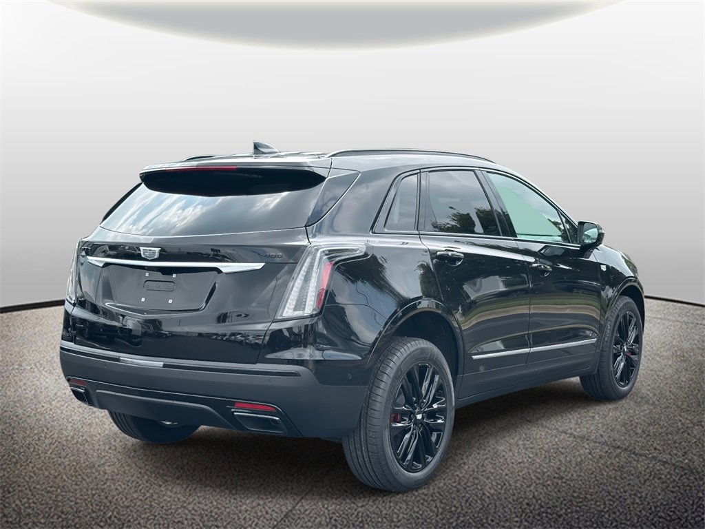 2025 Cadillac XT5 Sport photo 2