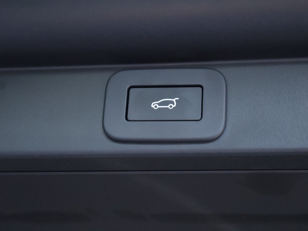 2025 Land Rover Range Rover SE photo 16