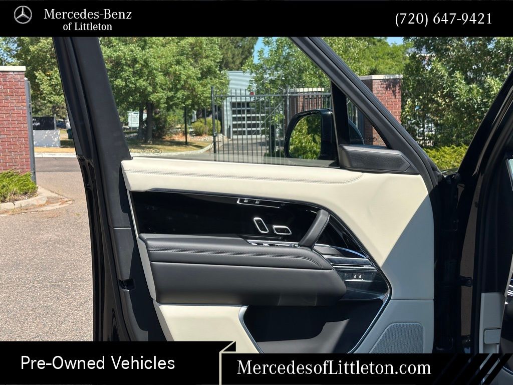 2024 Land Rover Range Rover SE photo 9