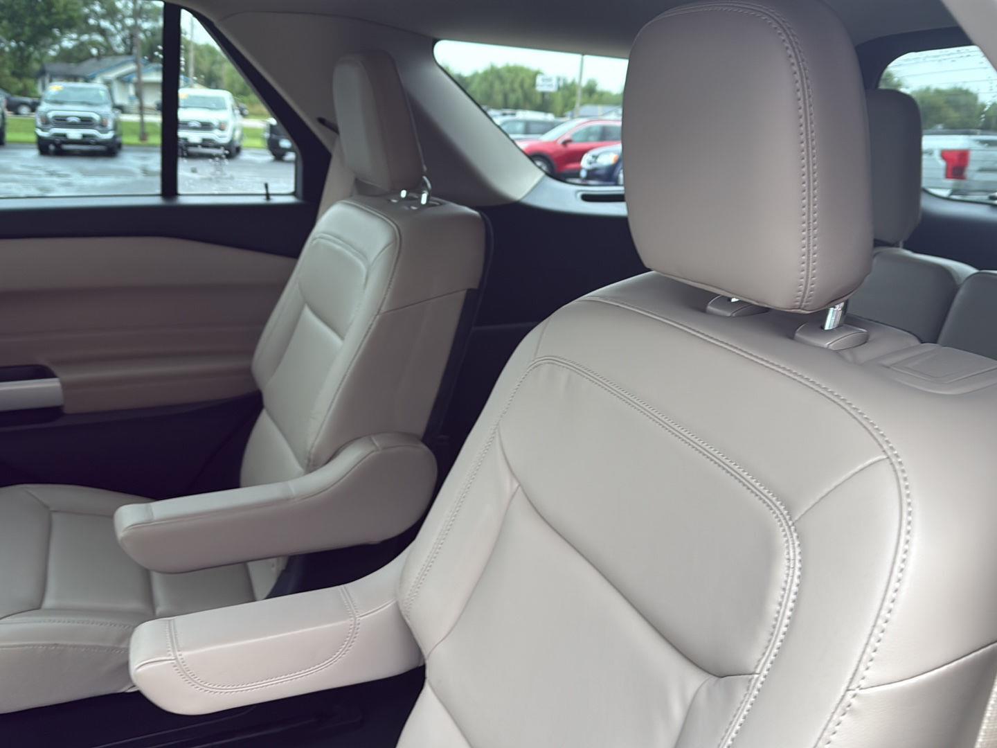 2022 Ford Explorer XLT photo 12