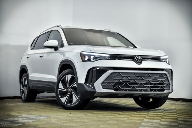 2025 Volkswagen Taos SE's photo