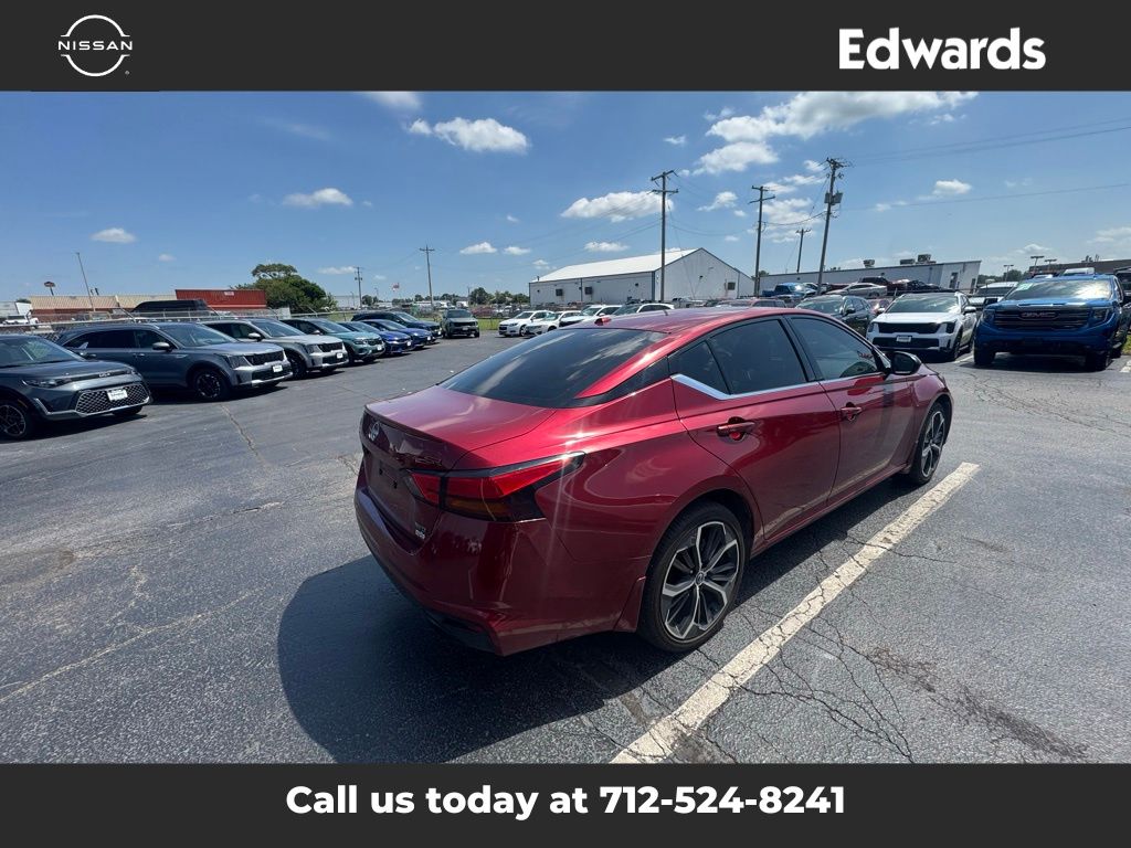 2024 Nissan Altima 2.5 SR photo 2