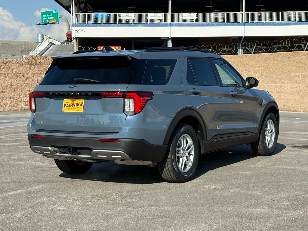 2026 Ford Explorer photo 3
