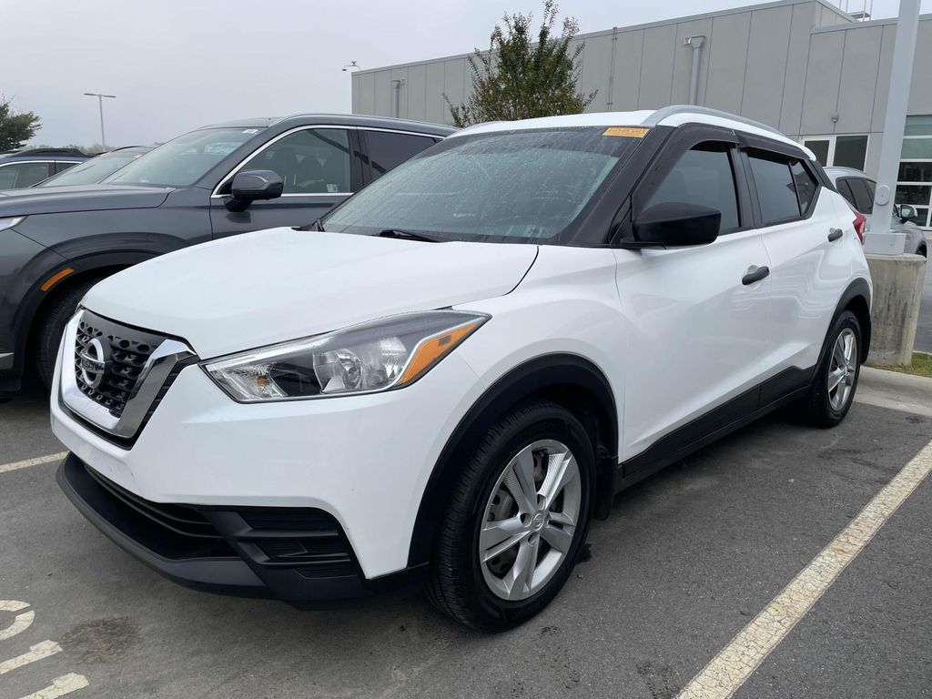 2018 Nissan Kicks S photo 2