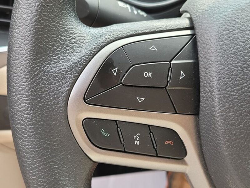 2019 Jeep Cherokee Latitude photo 19