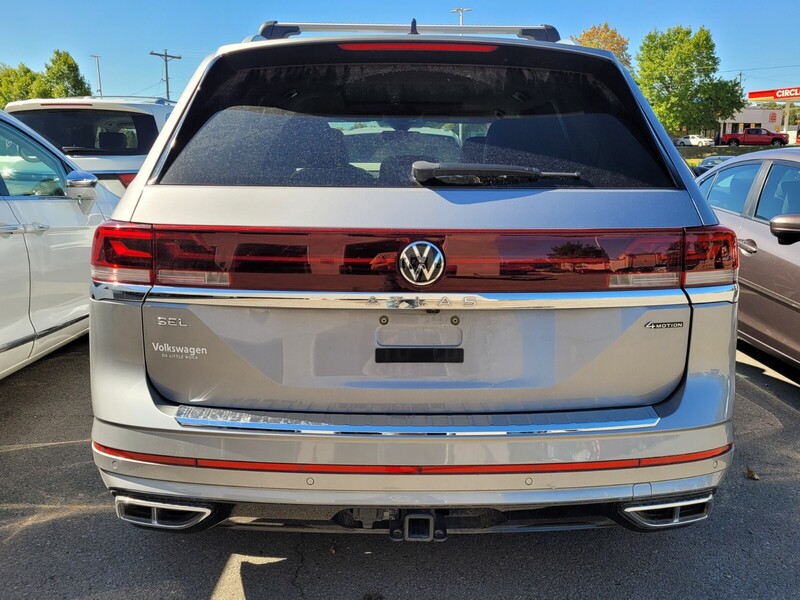 2024 Volkswagen Atlas SEL Premium R-Line photo 2