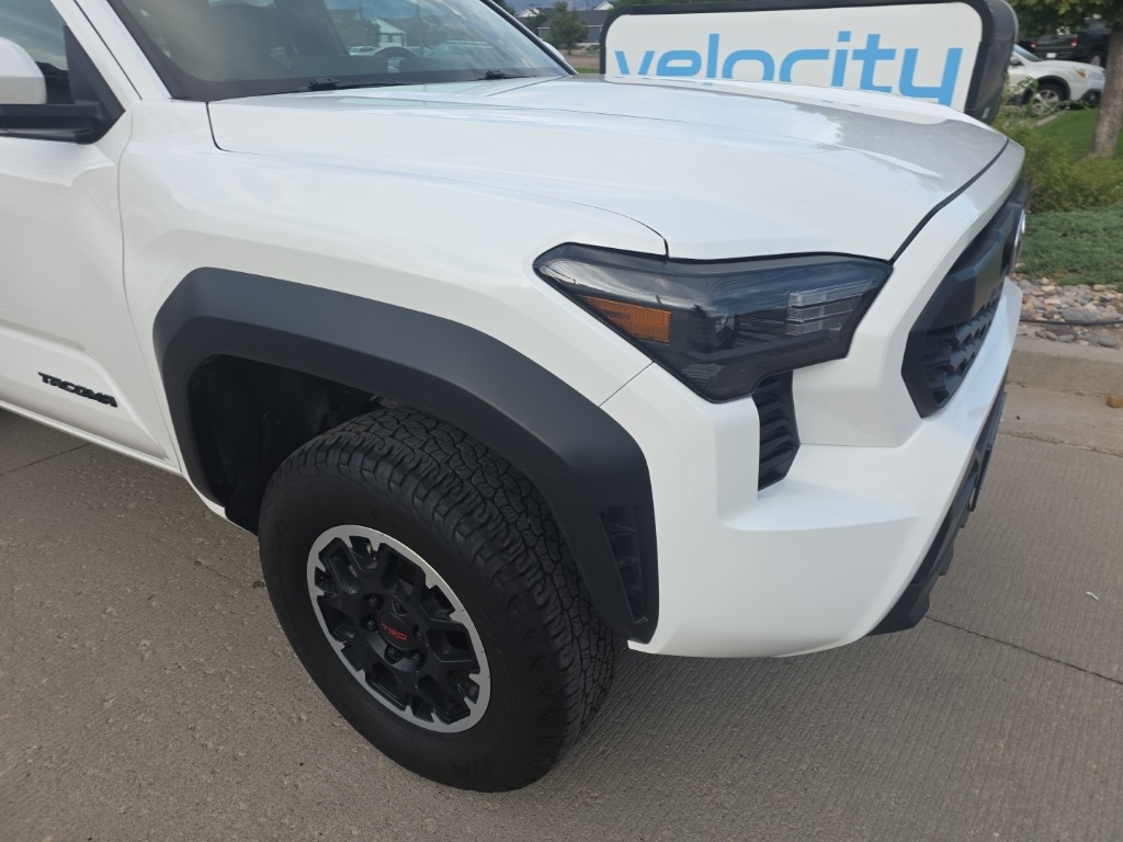 2024 Toyota Tacoma TRD Off-Road photo 3
