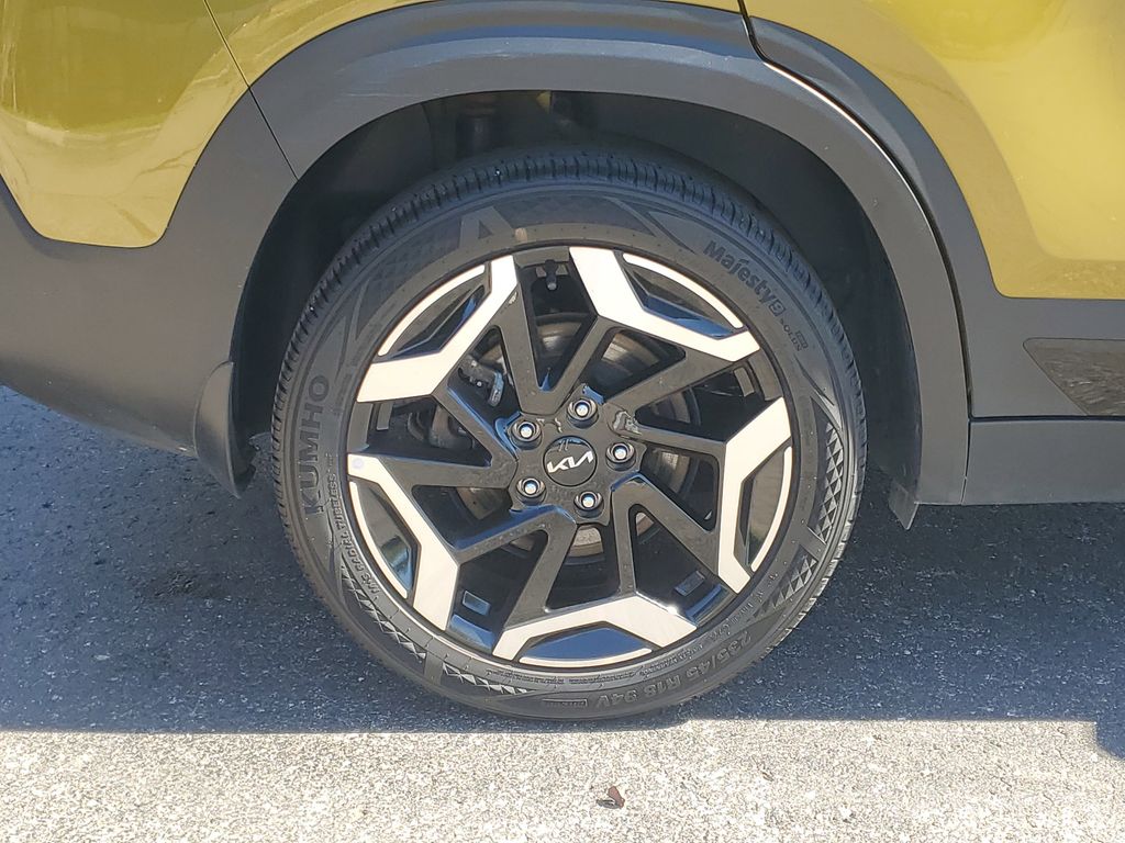 2024 Kia Seltos SX photo 3