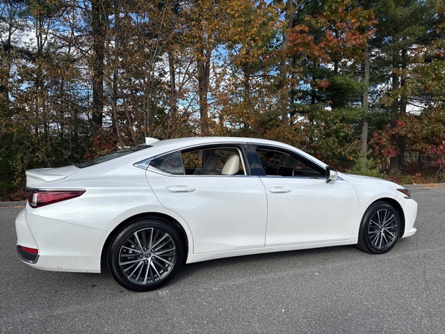 2025 Lexus ES 300h Premium photo 3