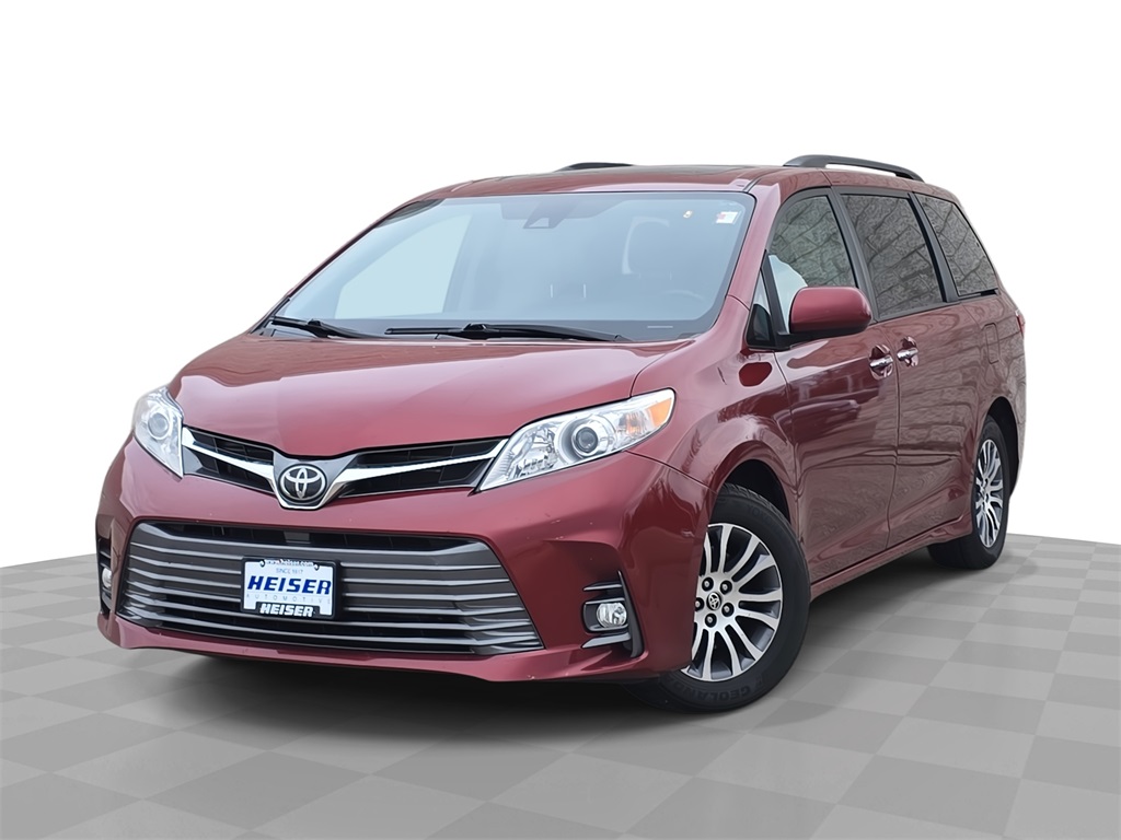 2020 Toyota Sienna XLE's photo