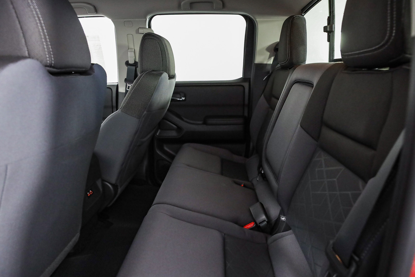 2025 Nissan Frontier SV photo 17