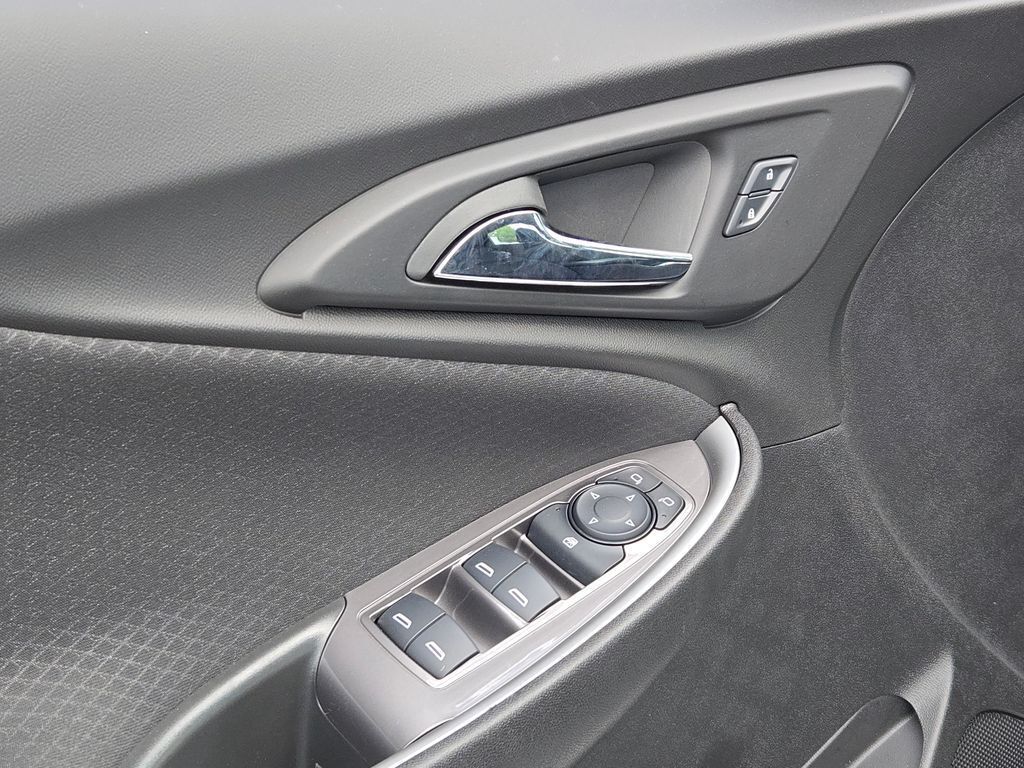2025 Chevrolet Malibu LS photo 16