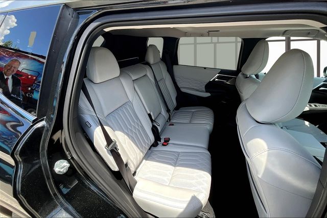 2025 Mitsubishi Outlander SEL photo 11