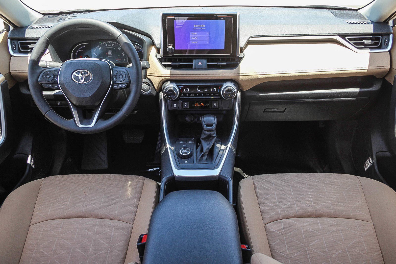 2025 Toyota RAV4 Hybrid XLE photo 16