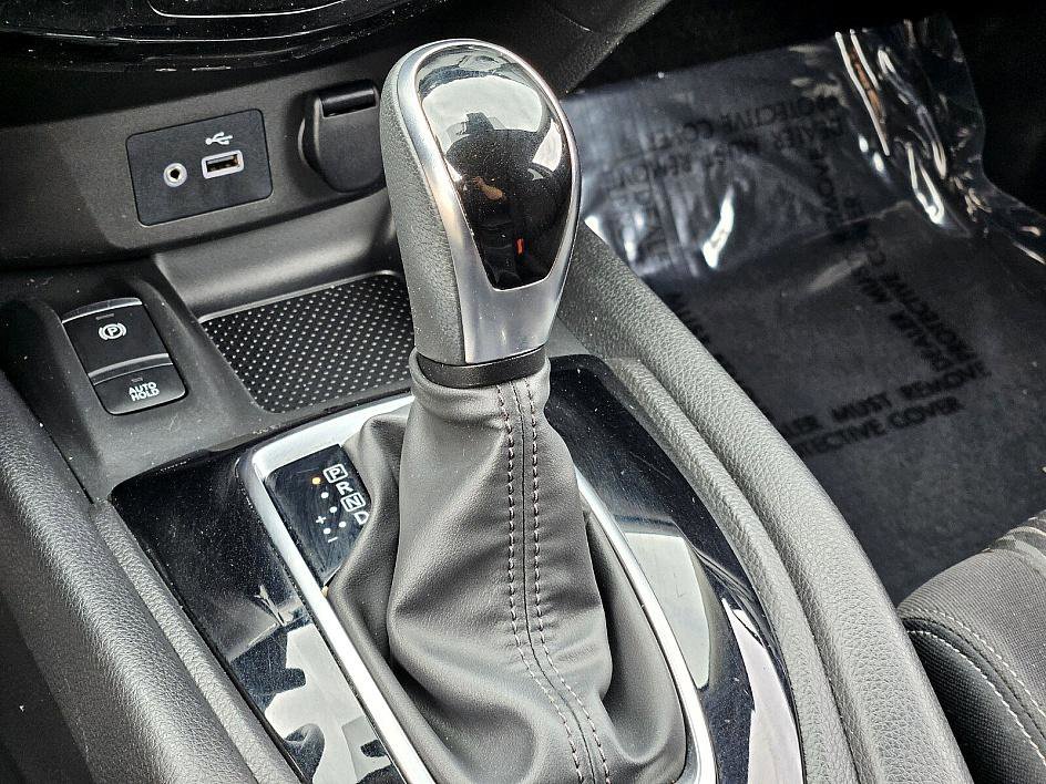 2019 Nissan Rogue SV photo 22