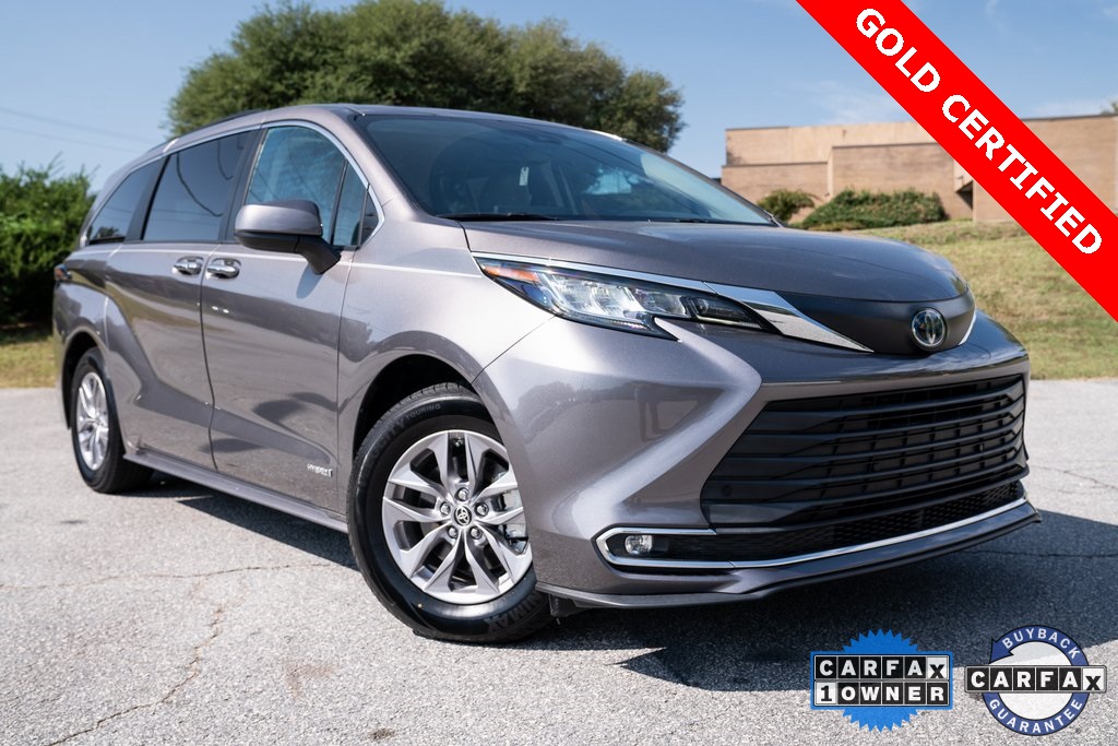 2021 Toyota Sienna XLE's photo