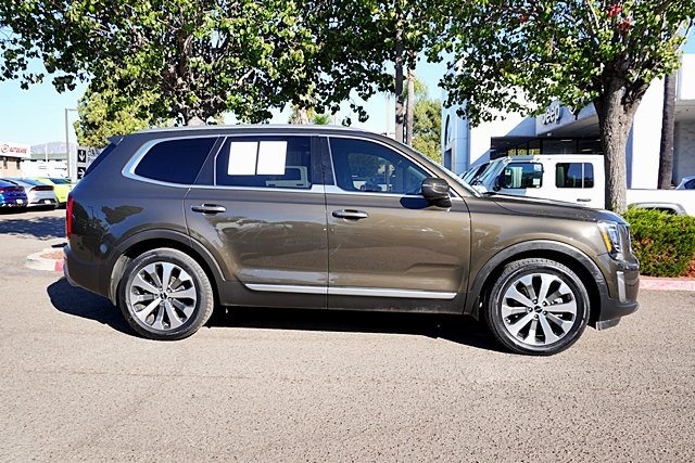 Used 2022 Green Kia S image 6