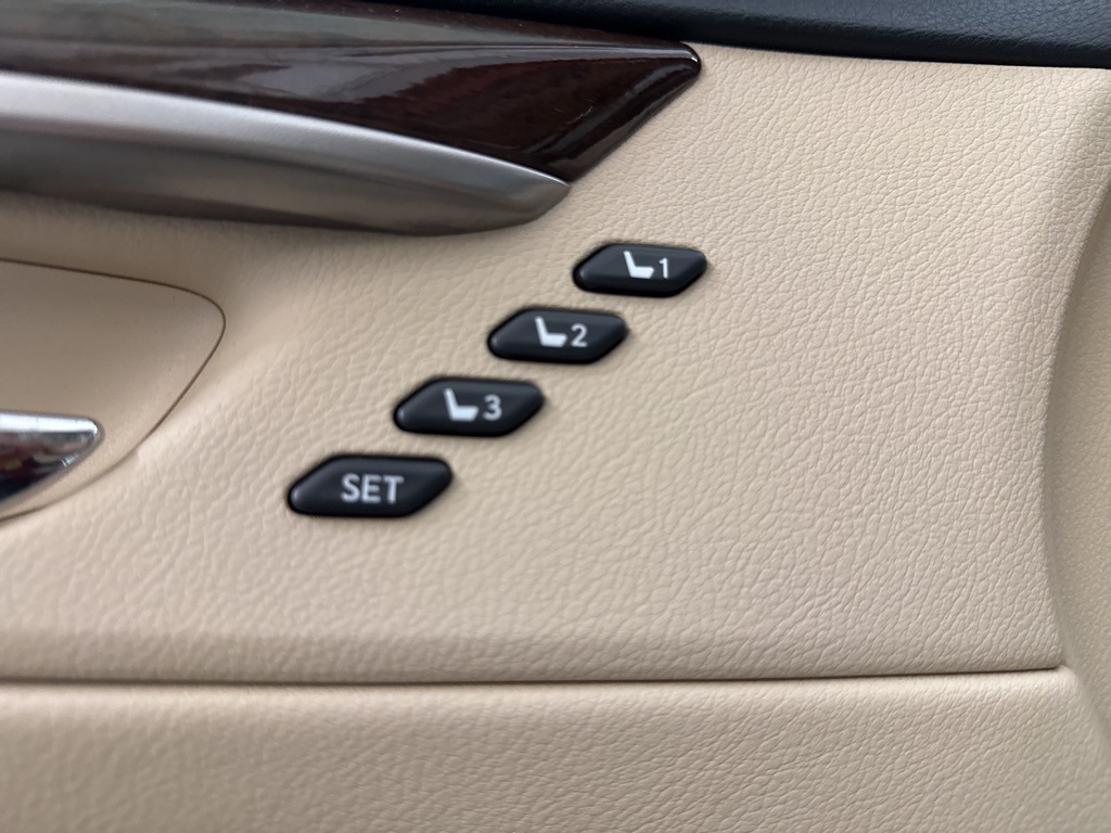 2015 Lexus ES 350 photo 11