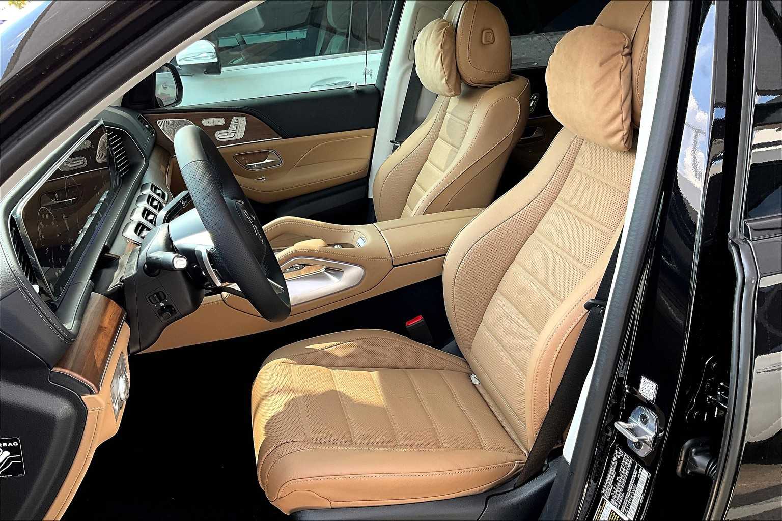 2026 Mercedes Benz GLS 450 4MATIC photo 16