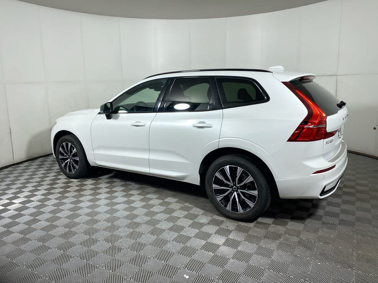 2024 Volvo XC60 Core photo 12
