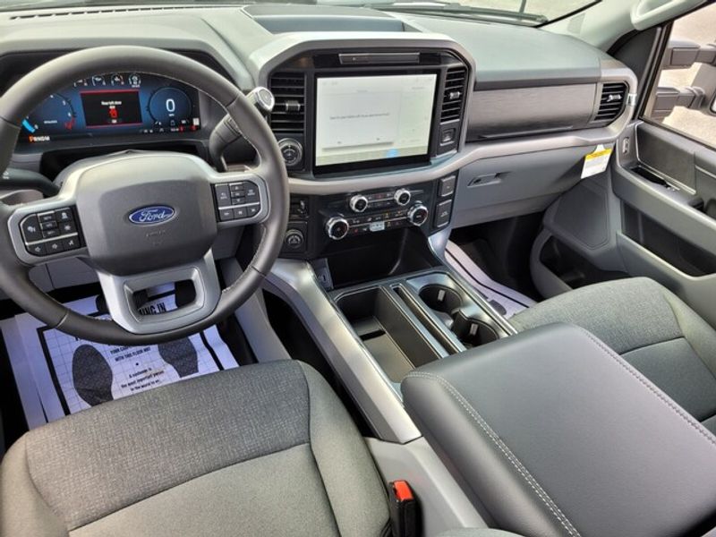 2025 Ford F-150 XLT photo 8