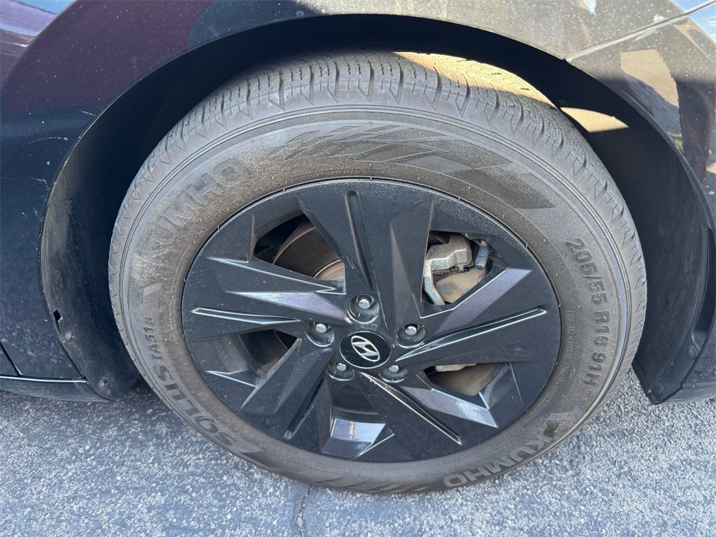 2021 Hyundai Elantra SEL photo 2