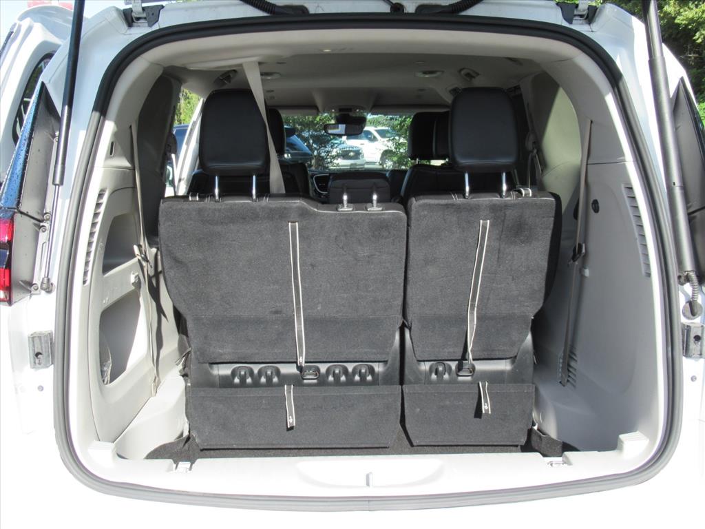 2023 Chrysler Pacifica Touring L photo 28