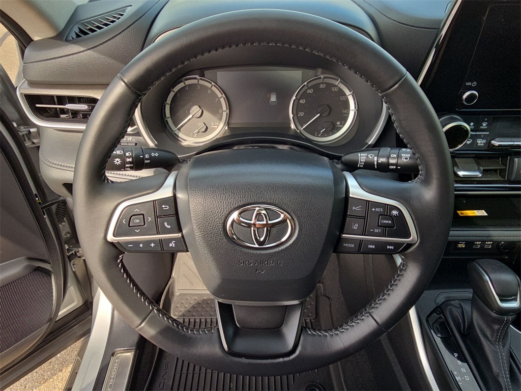 2023 Toyota Highlander XLE photo 24