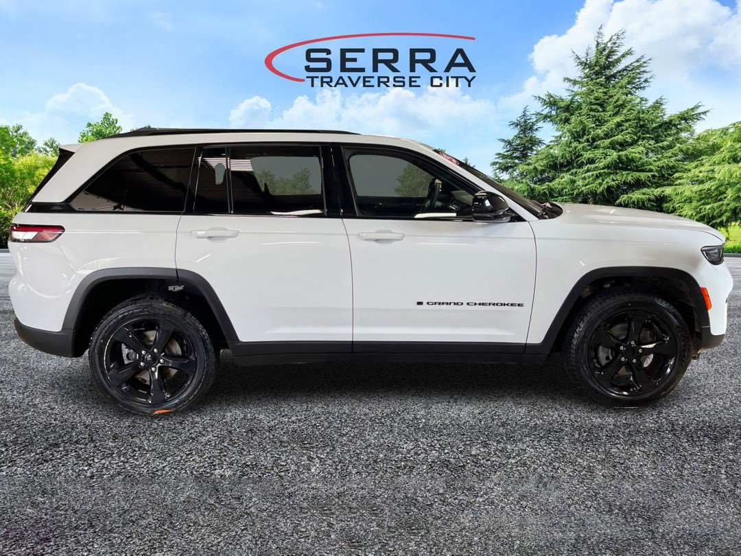 2023 Jeep Grand Cherokee Altitude photo 3