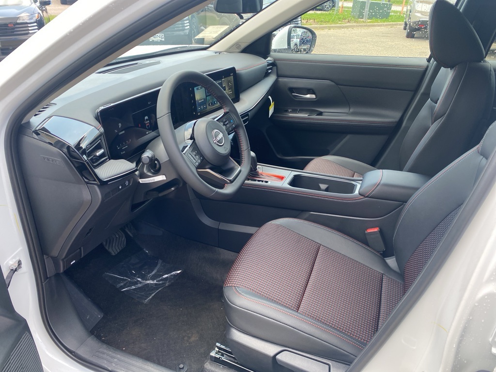 2025 Nissan Kicks SR photo 15
