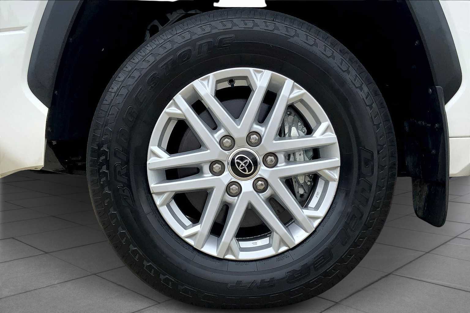 2022 Toyota Tundra SR5 CrewMax photo 9
