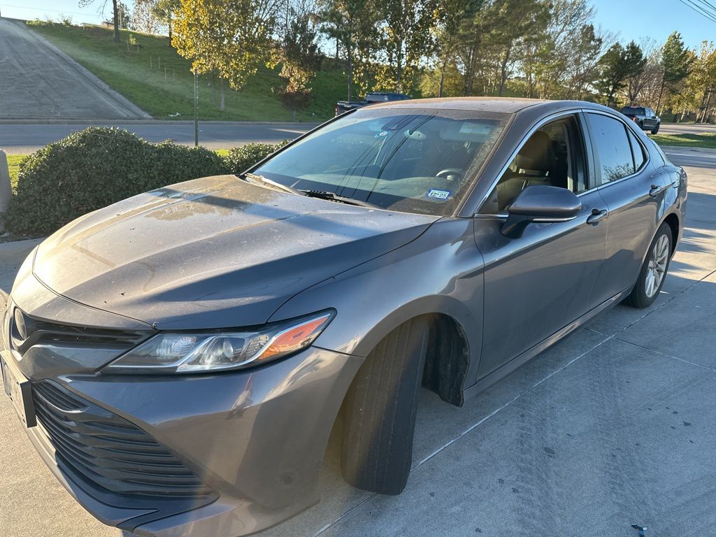 2018 Toyota Camry LE's photo