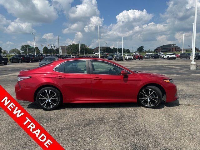 2019 Toyota Camry SE photo 12