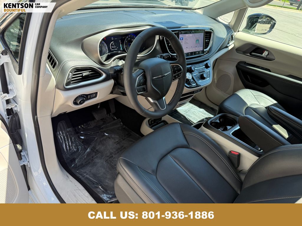 2024 Chrysler Pacifica Touring L photo 27