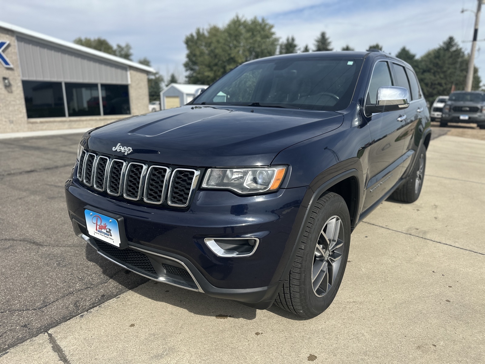 Used 2017 Jeep Grand Cherokee Limited with VIN 1C4RJFBGXHC962625 for sale in Luverne, Minnesota