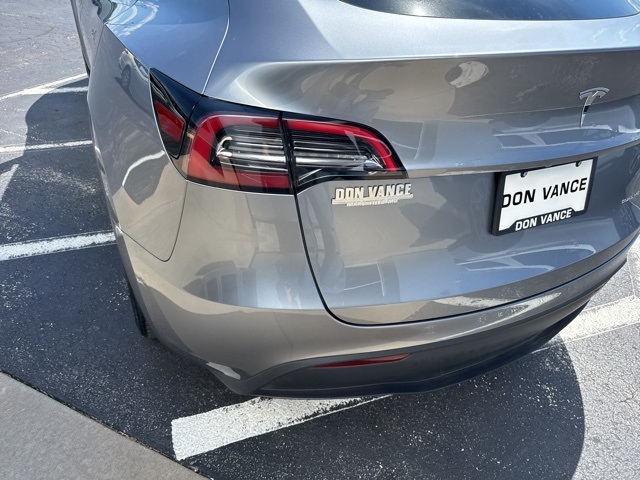 2024 Tesla Model Y Long Range photo 31