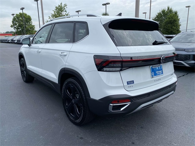 2025 Volkswagen Taos SEL photo 3